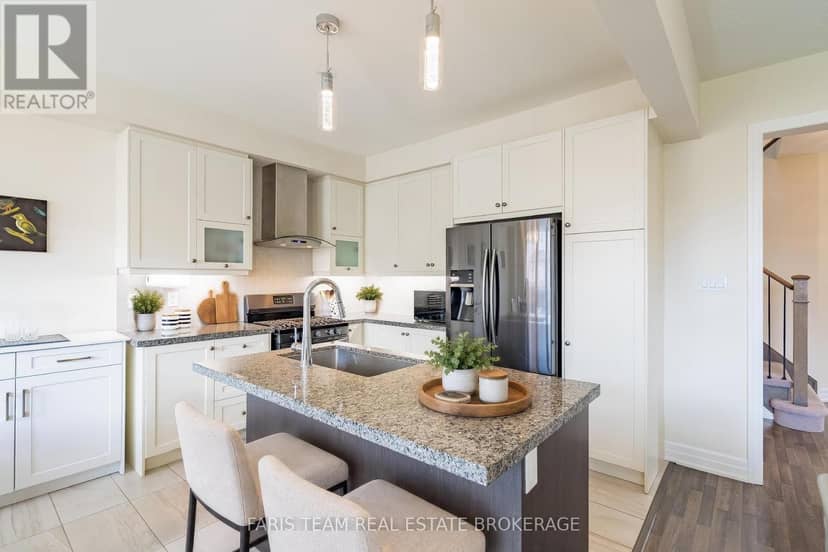 3 Hutton Crescent — photo 6 of 38