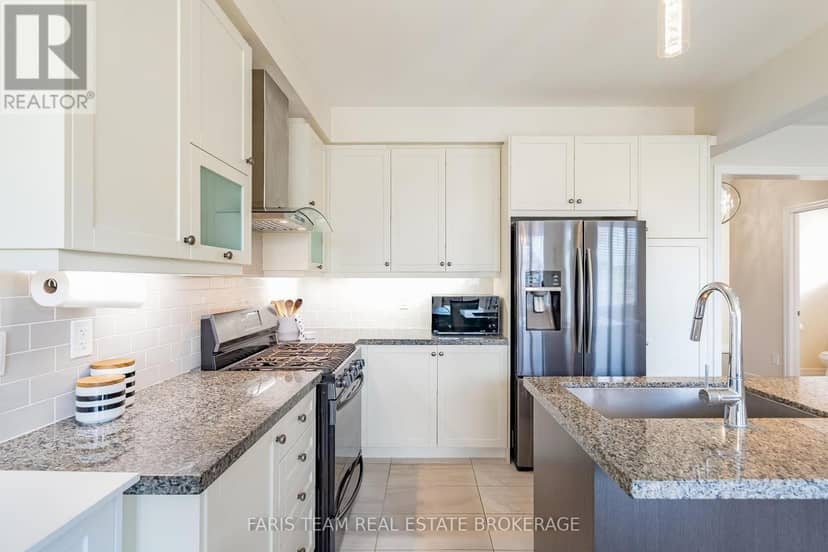 3 Hutton Crescent — photo 7 of 38