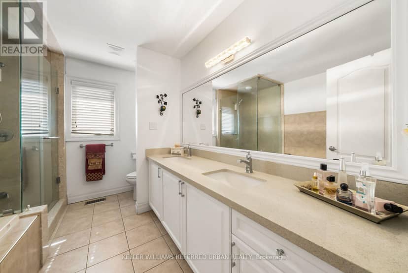 1002 Oaktree Crescent — photo 25 of 40