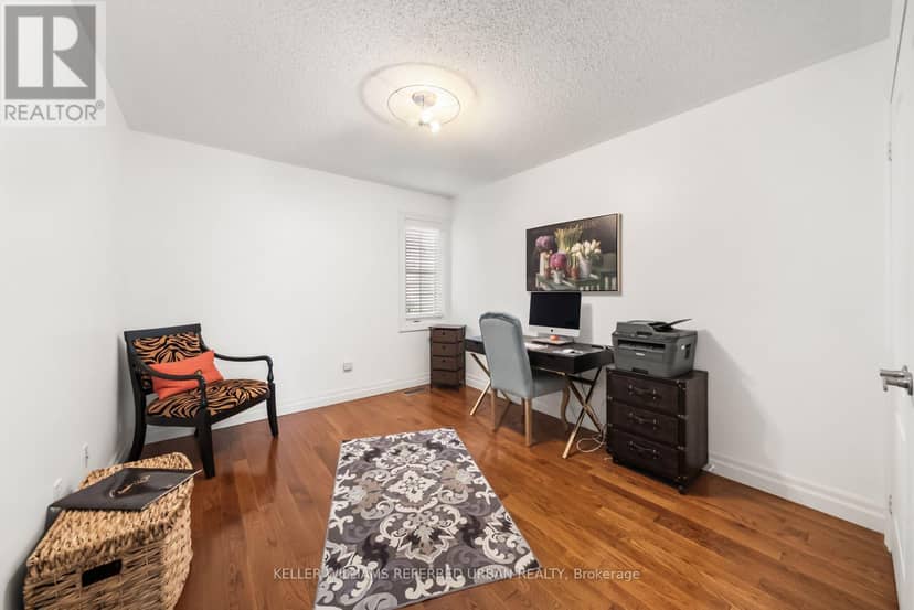 1002 Oaktree Crescent — photo 27 of 40