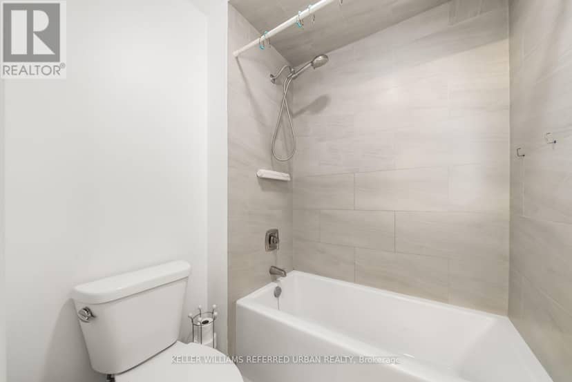 1002 Oaktree Crescent — photo 32 of 40