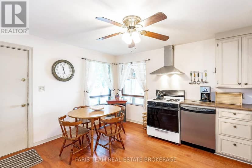 1697 Champlain Road — photo 6 of 27