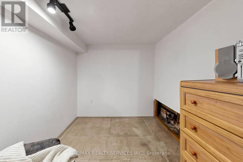 54 Griselda Crescent — photo 36 of 40