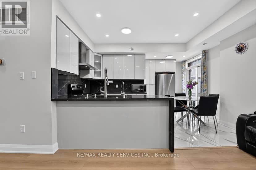 15 - 180 Howden Boulevard — photo 16 of 40