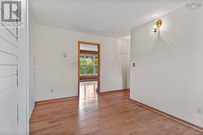 54 Parkdale Avenue — photo 9 of 40