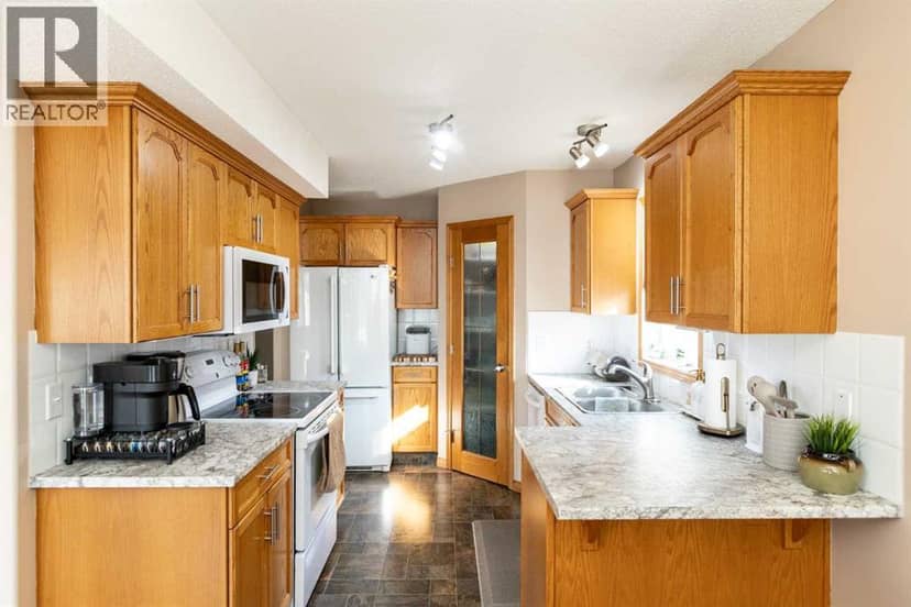 4344 60A Avenue Crescent — photo 13 of 40