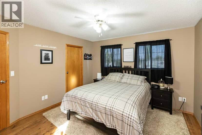 4344 60A Avenue Crescent — photo 24 of 40