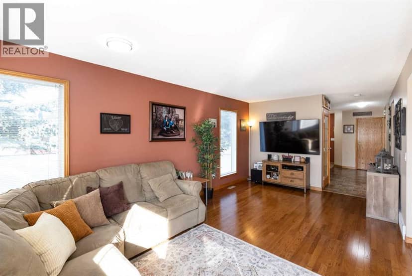 4344 60A Avenue Crescent — photo 10 of 40