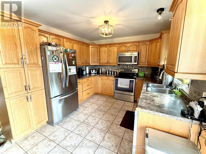16 Eakins Crescent — photo 8 of 29