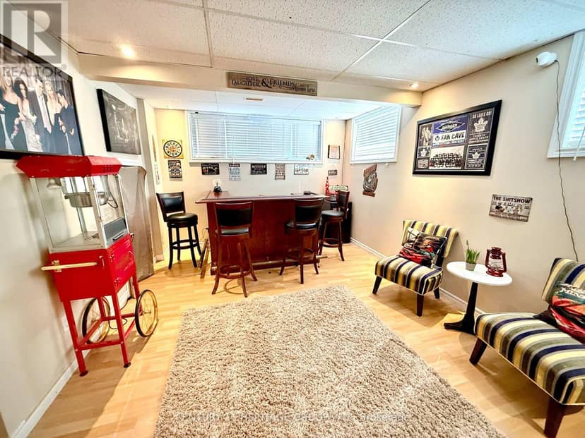 16 Eakins Crescent — photo 16 of 29