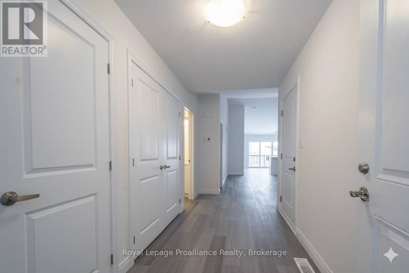 121 Farrington Crescent, Prince Edward County, photo 2