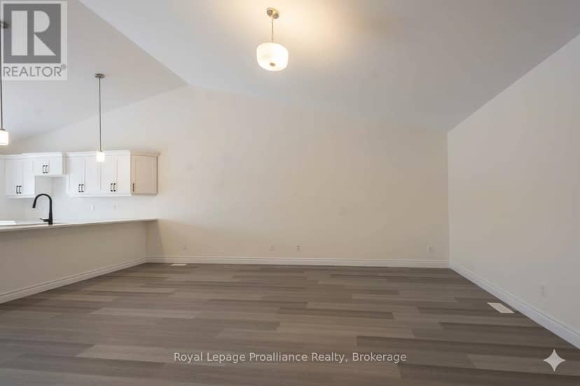 121 Farrington Crescent, Prince Edward County, photo 5