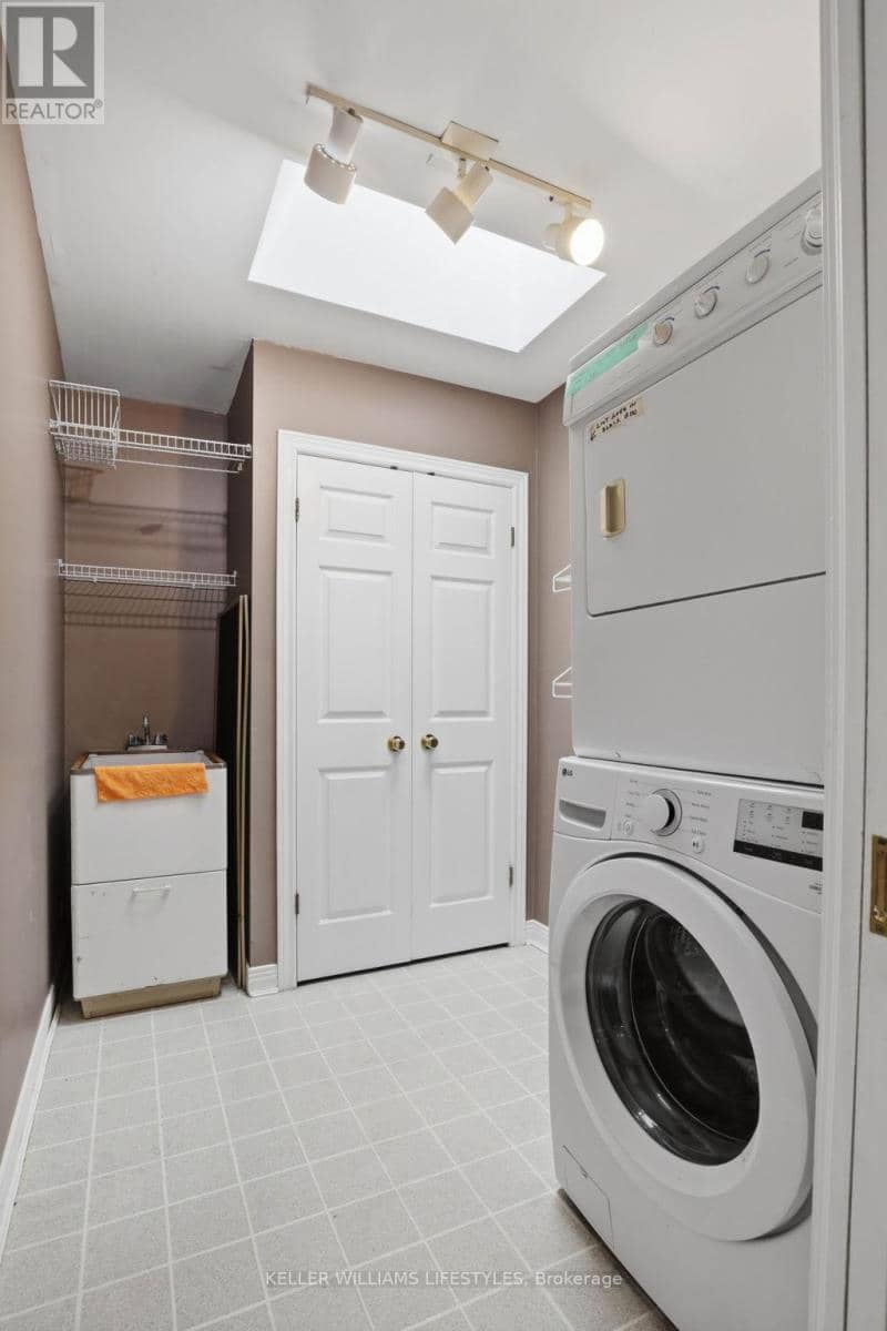 303 Pall Mall Street — photo 10 of 25