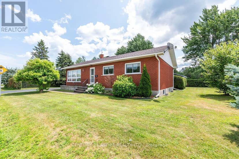13 Herman Street, Petawawa, photo 2