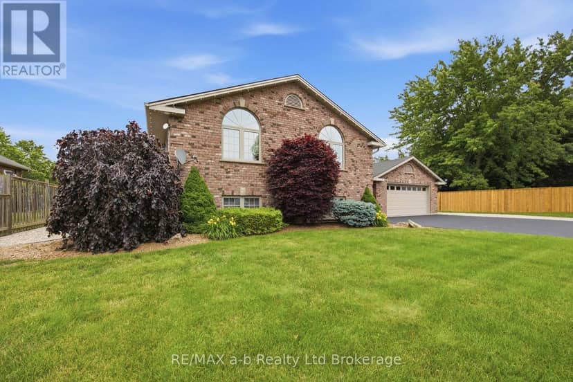 6744 Hacienda Road, Malahide, photo 4