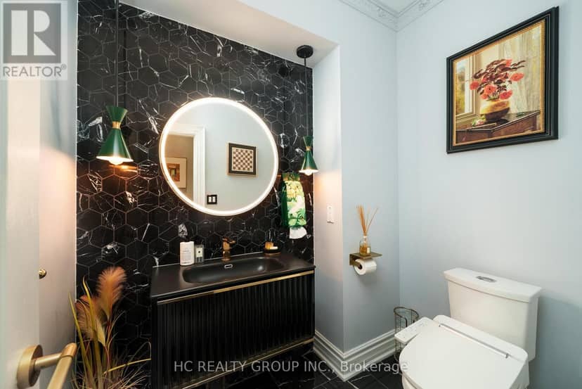 Listing 30305394 — photo 14 of 36