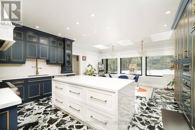 Listing 30305394 — photo 17 of 36