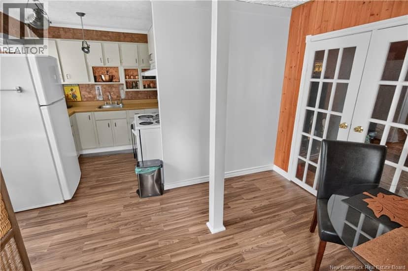 131 Humphrey Street — photo 4 of 37