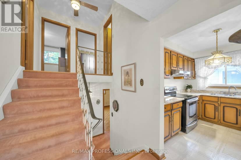 1877 Silverberry Crescent — photo 14 of 40