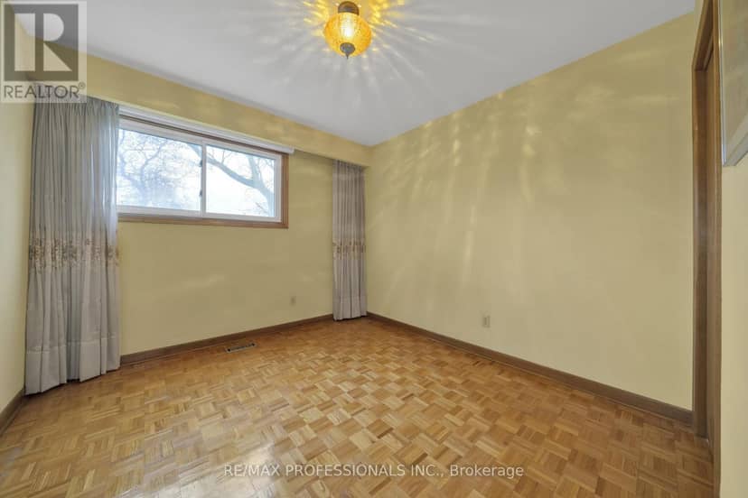 1877 Silverberry Crescent — photo 20 of 40