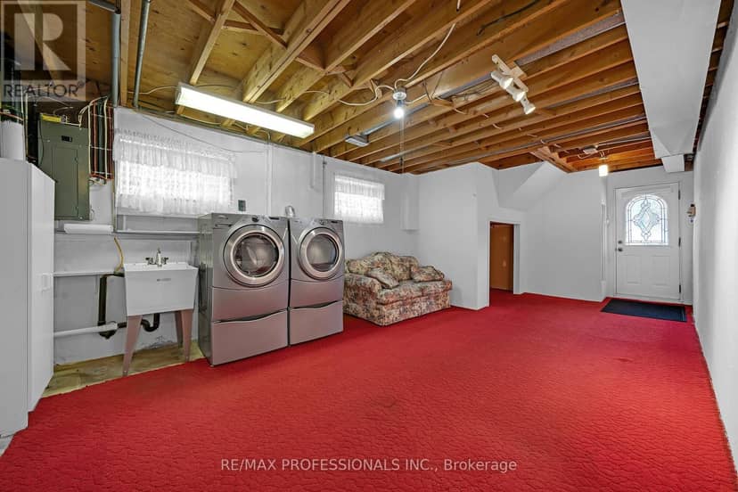 1877 Silverberry Crescent — photo 24 of 40