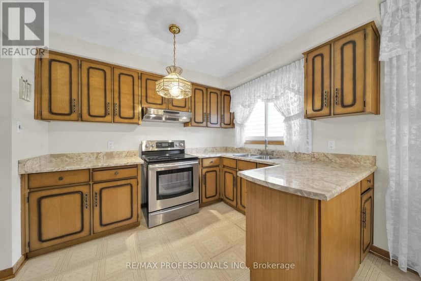 1877 Silverberry Crescent — photo 32 of 40