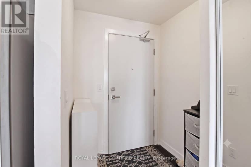 808 - 510 Curran Place — photo 7 of 24