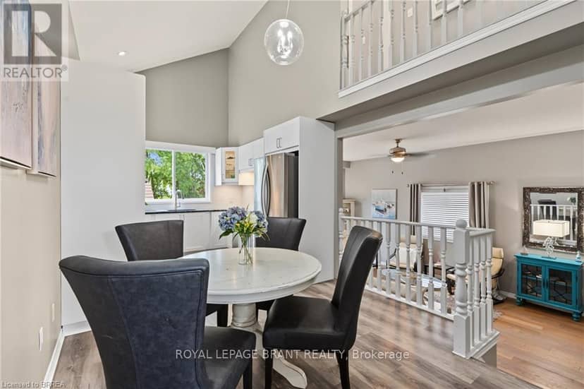 332 Grand River Avenue — photo 10 of 40