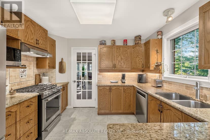 12 Oyster Bay Court — photo 16 of 33