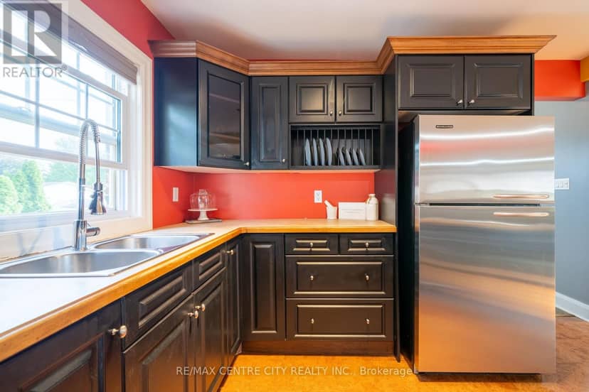 227 Beattie Street — photo 13 of 40