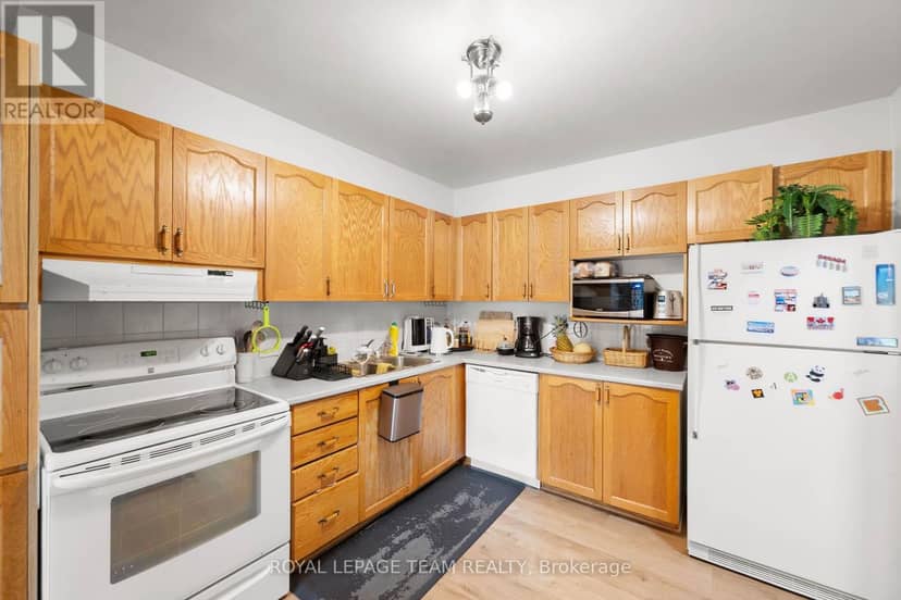 5953 Pineglade Crescent — photo 11 of 30