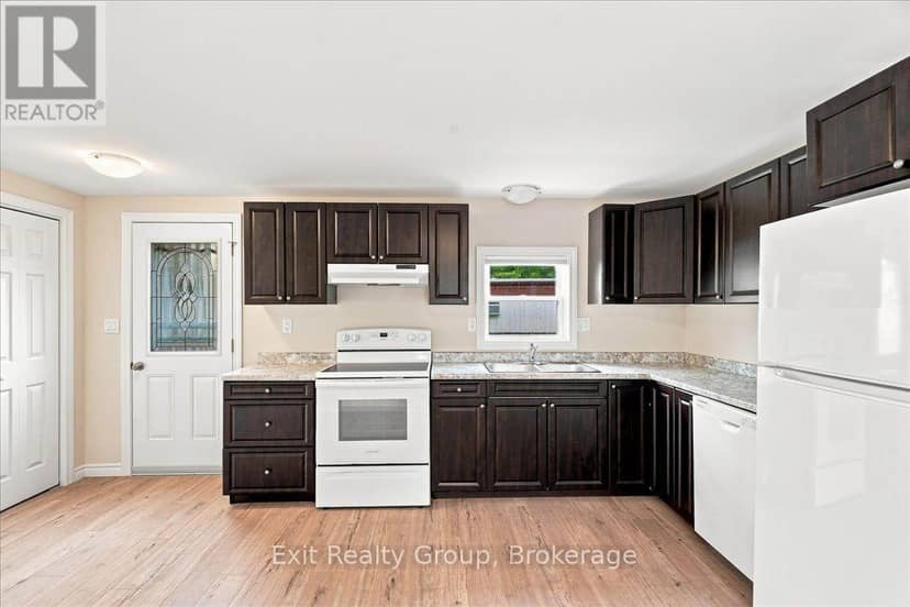 14 Nightingale Lane — photo 9 of 26