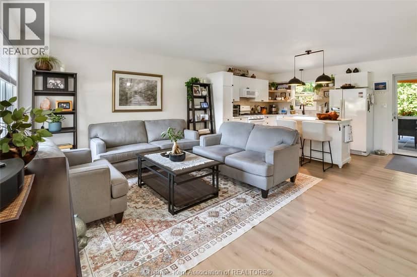 8585 James STREET — photo 4 of 33