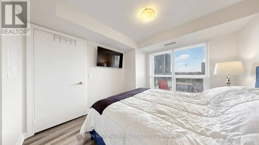 1005 - 151 Village Green Square — photo 19 of 40