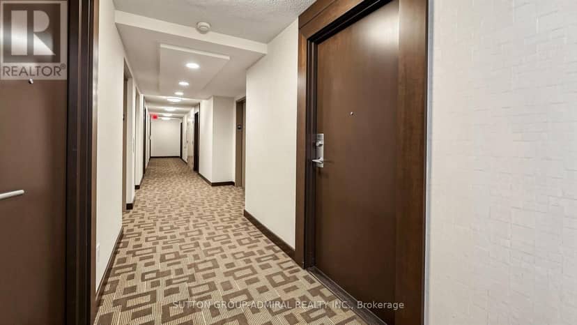 1005 - 151 Village Green Square — photo 4 of 40