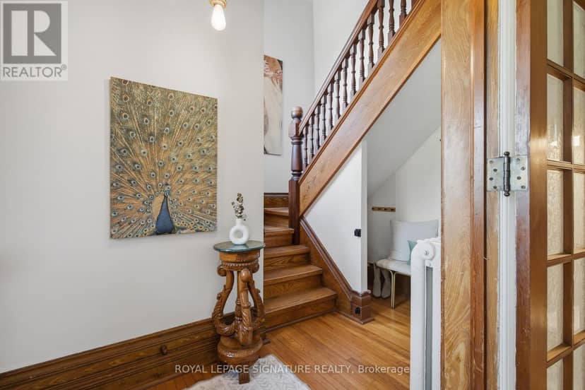 136 King Street S — photo 5 of 34