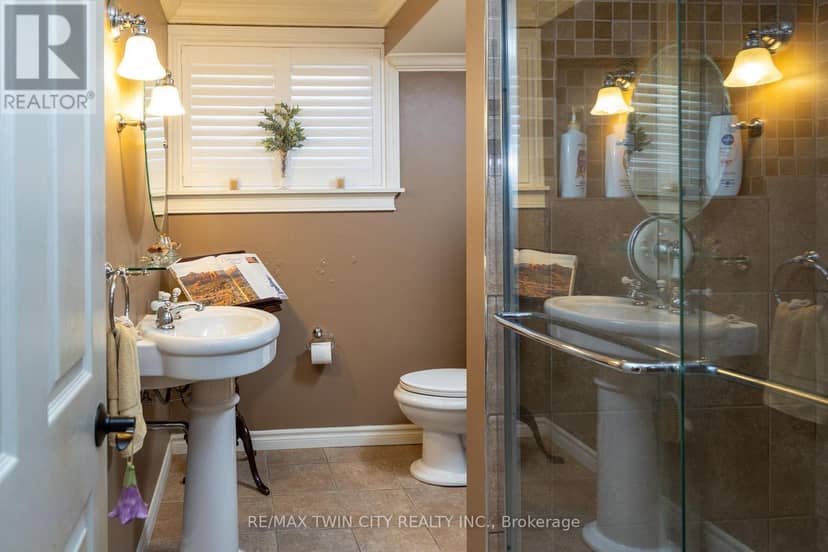 78 Berkley Crescent — photo 19 of 29
