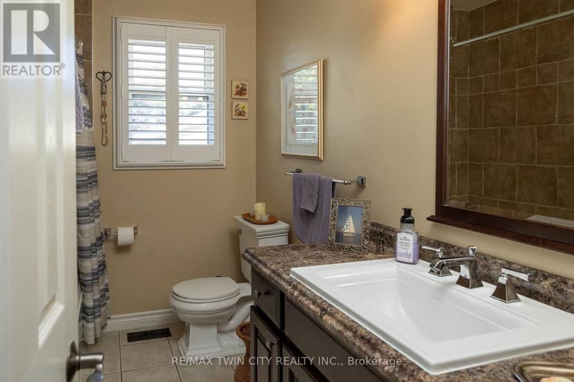 78 Berkley Crescent — photo 26 of 29