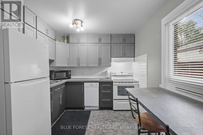 26 - 253 Taylor Street — photo 15 of 38