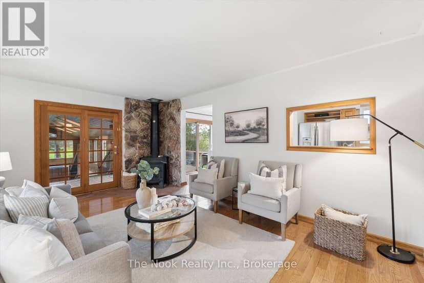 4680 Anderson Street, Whitby, photo 5