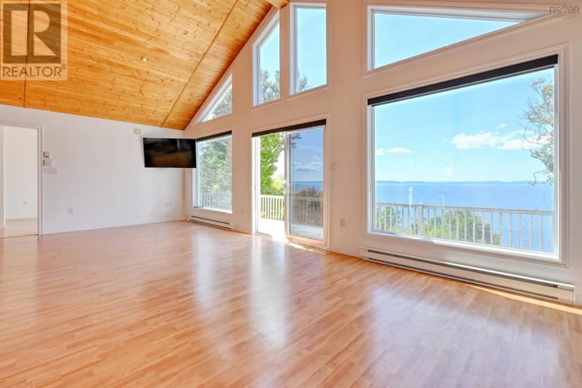 95 LAKESHORE Drive W — photo 1 of 38