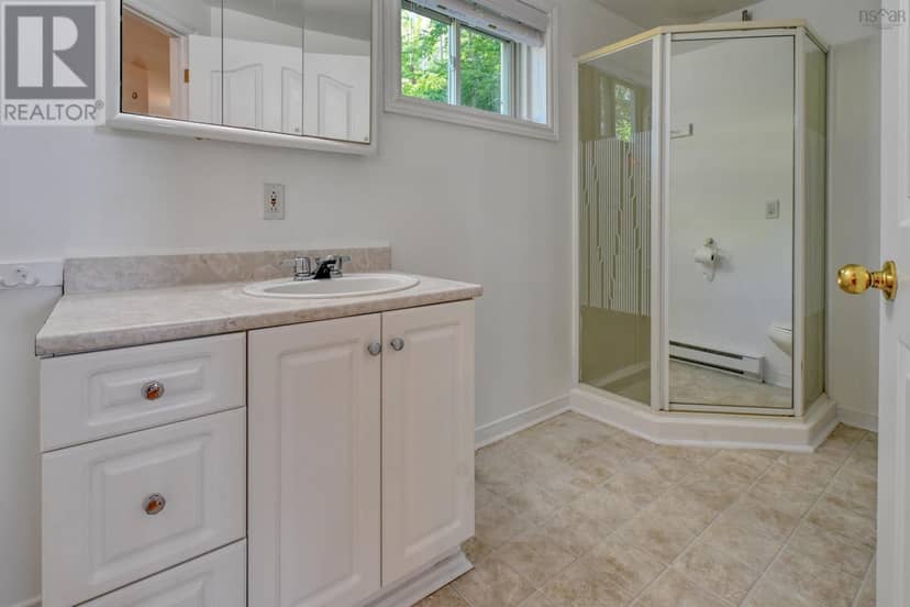 95 LAKESHORE Drive W — photo 22 of 38