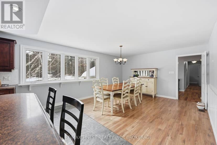 2518 Rideau Ferry Road — photo 12 of 40