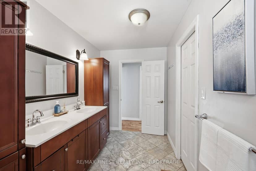 2518 Rideau Ferry Road — photo 17 of 40