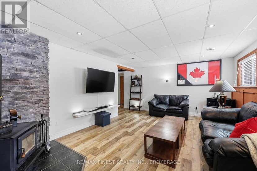 2518 Rideau Ferry Road — photo 30 of 40