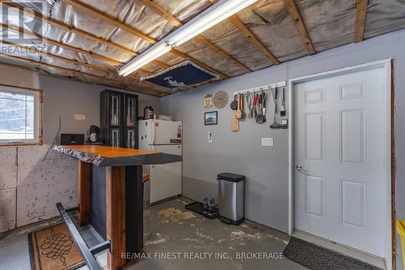 2518 Rideau Ferry Road — photo 34 of 40