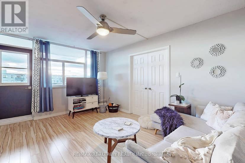 803 - 2245 Eglinton Avenue E, Toronto, photo 4