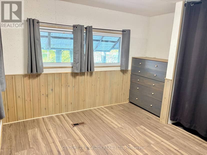 10 Shamrock Crescent — photo 10 of 23