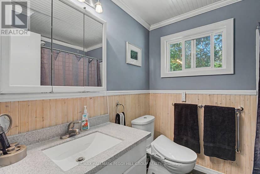 1301 Honey Harbour Road — photo 10 of 18
