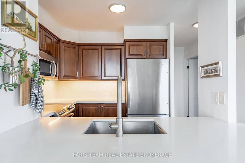 1011 - 150 Dunlop Street E — photo 5 of 40